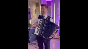 Аккордеонист французский шансон на мероприятие и праздник в Москве