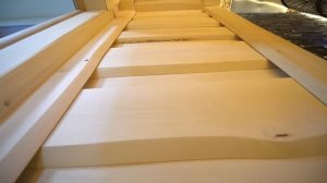 Отделка бани необрезной доской из липы