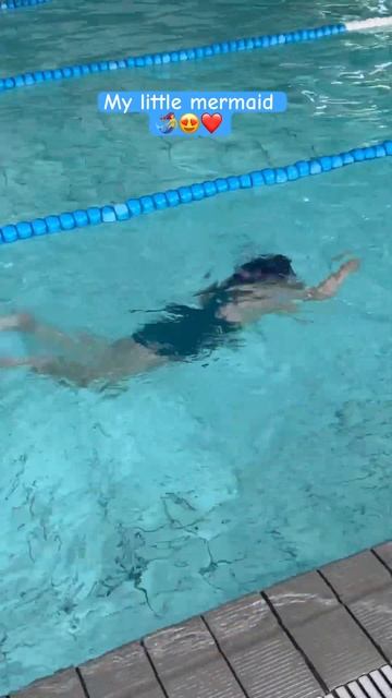 Я люблю плавать🧜♀️🥰😍 #русалочка#бассейн#семья#fun смотреть онлайн