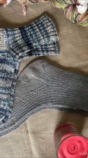 Пришло время надевать вязаные носочки#вязание #вязаниеспицами #вязаныеноски смотреть онлайн