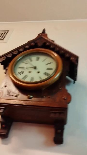 буфет и часы настенные