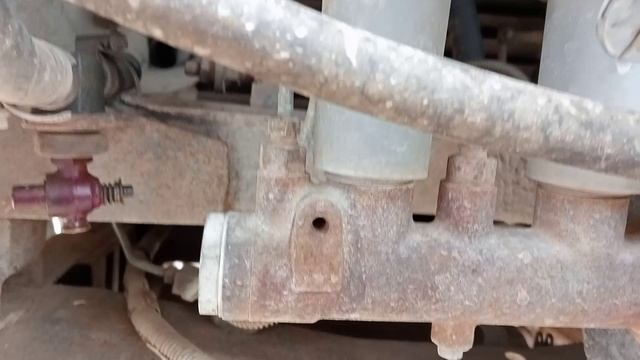 УАЗ. Как прокачать главный тормозной цилиндр. смотреть онлайн