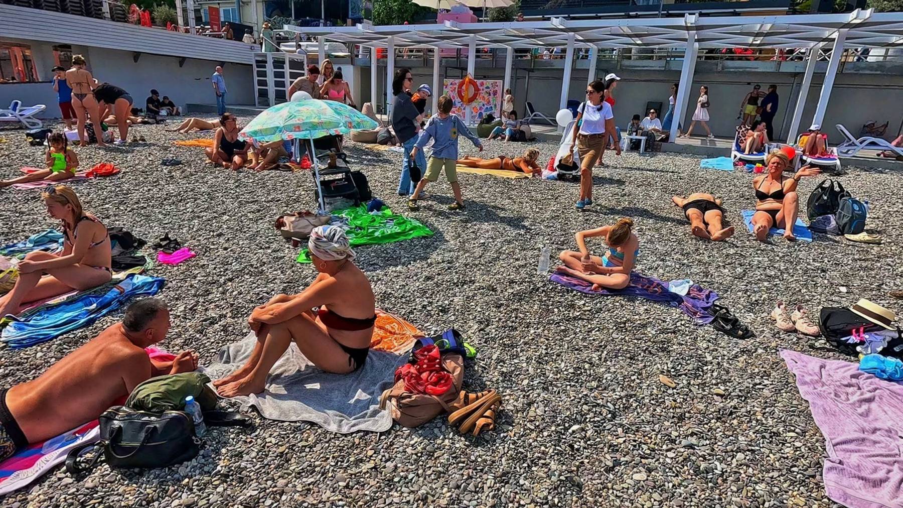 Лето начинается с Ялты. Все туристы здесь! Забитые пляжи. смотреть онлайн