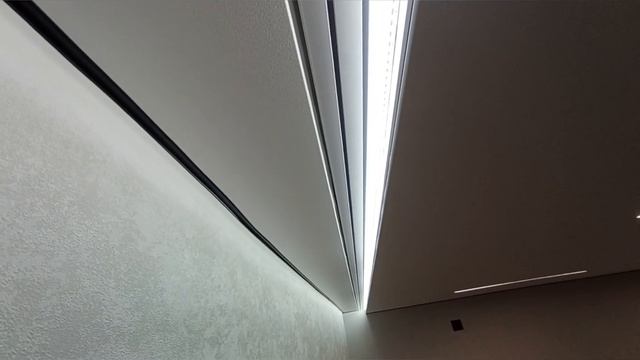 Монтаж натяжного потолка с встраиваемыми треками