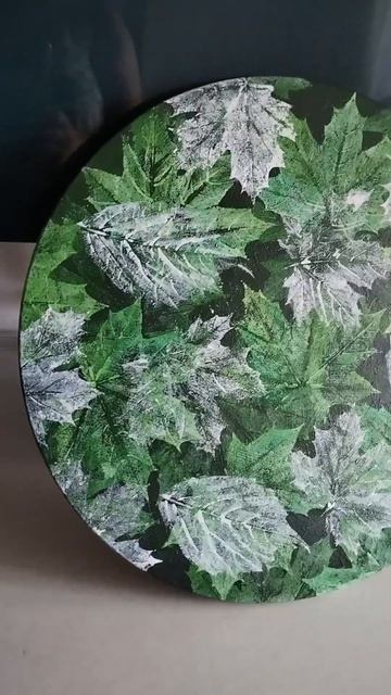 Создание рисунка акрилом и листьями #часыизэпоксидно? смотреть онлайн