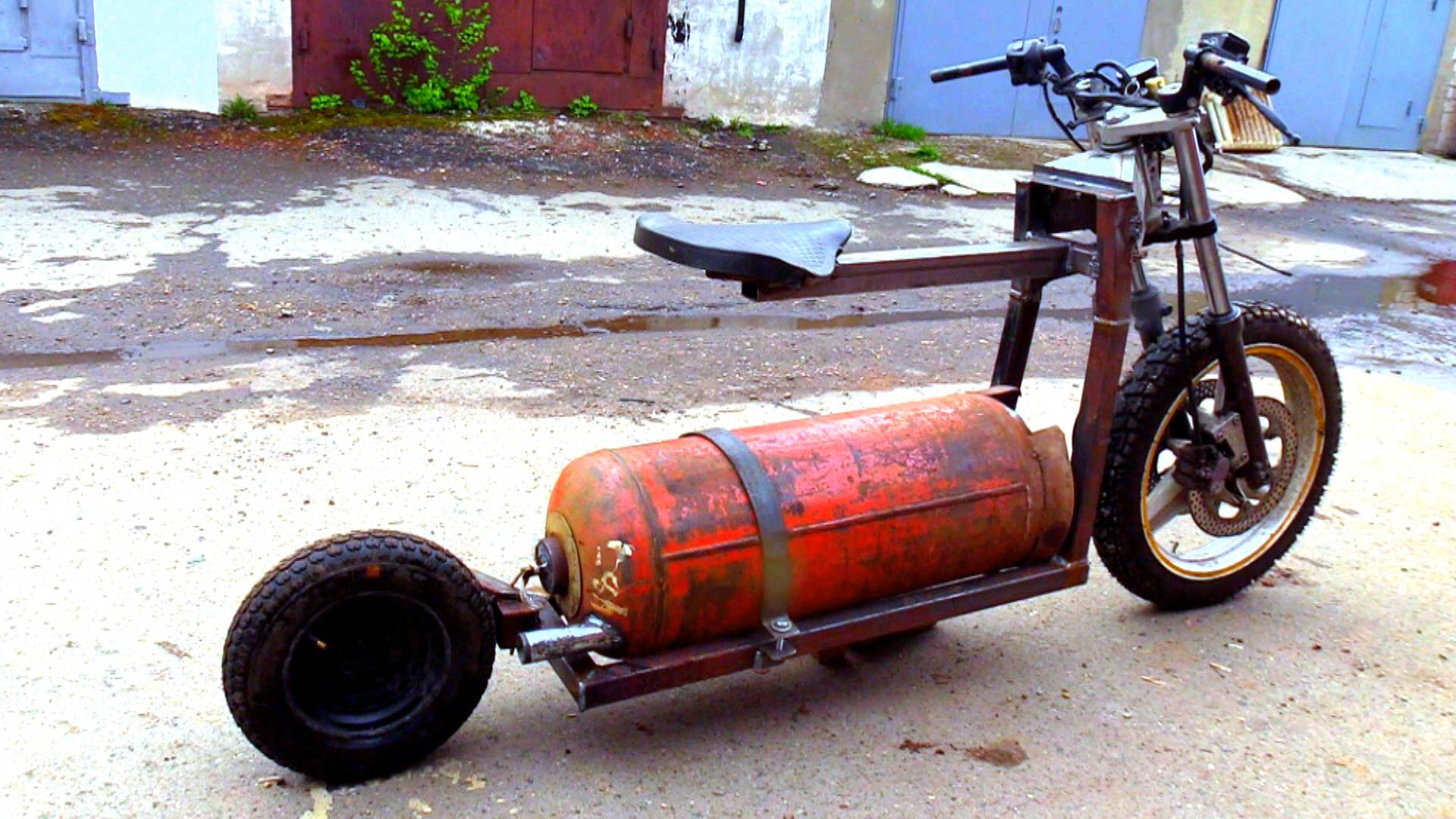 Собрал в гараже реактивный самокат, но для этого пришлось пробить скважину! смотреть онлайн