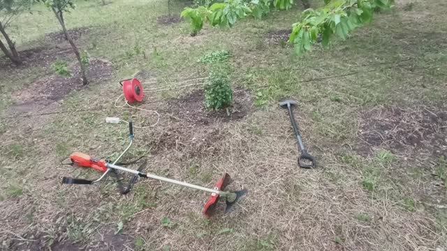 Два дня косил электрическим триммером Хопером ETS 2000 , мои выводы после 2 дней работы . смотреть онлайн