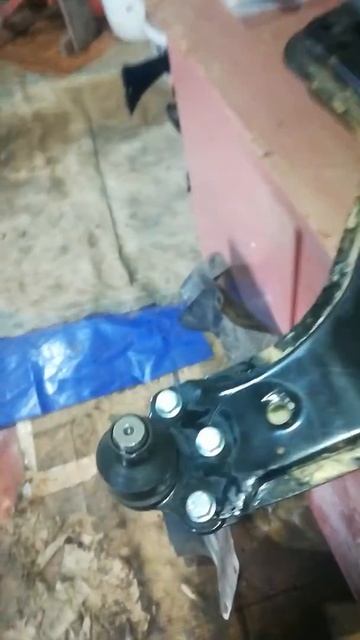 Замена щаровой опоры на Opel Astra H часть 1. смотреть онлайн