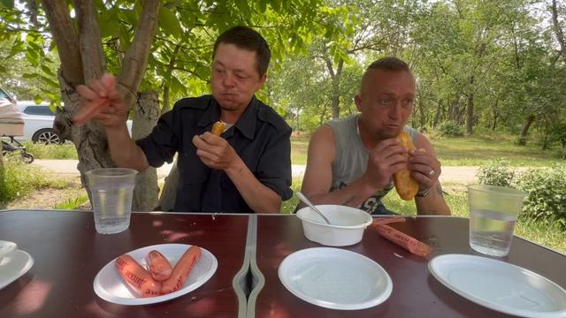 Сосиски пирожки и ролтон кто быстрее съест получит 1000 рублей смотреть онлайн