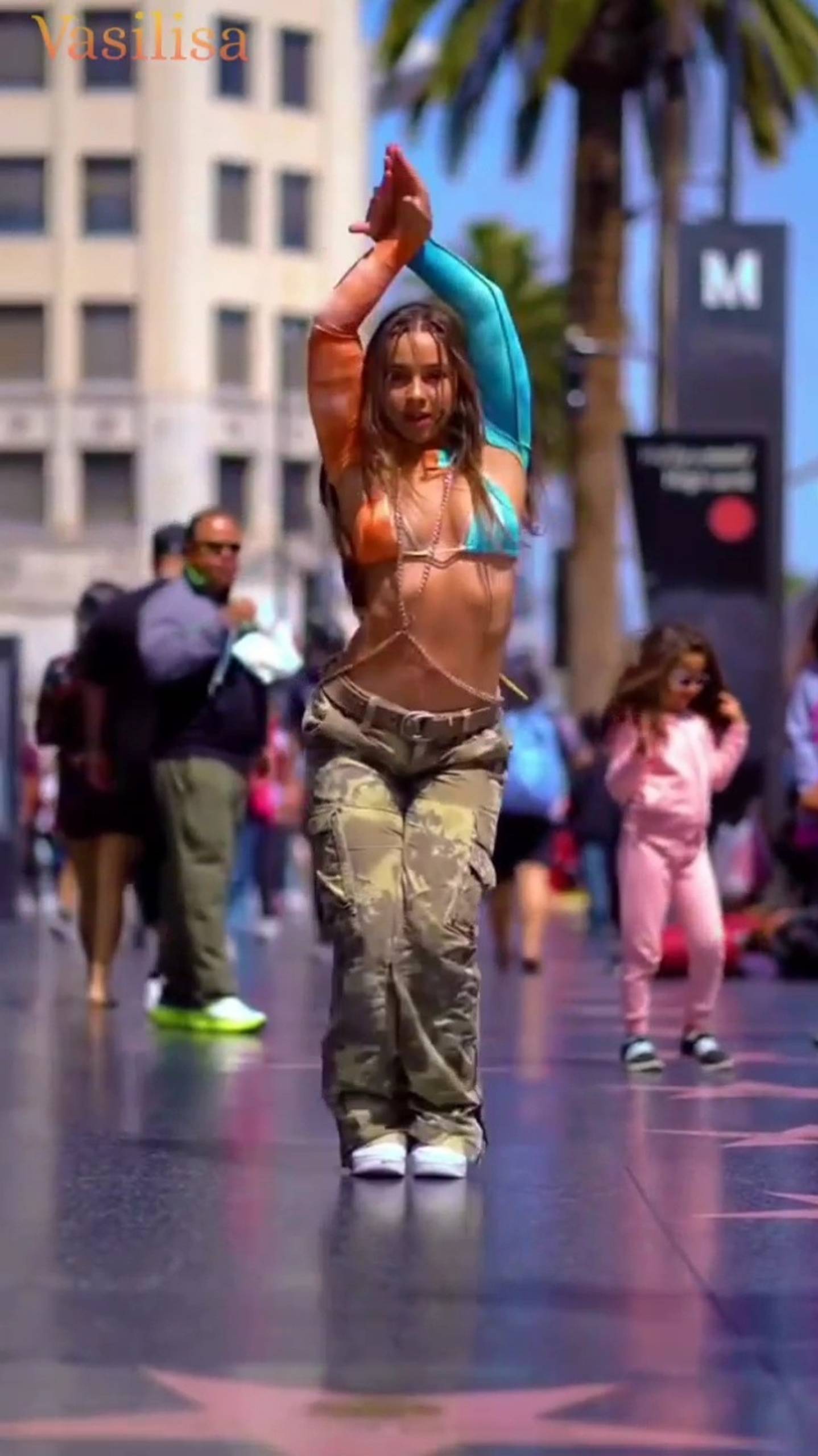 Девушка 🥰 Танцы смотреть онлайн