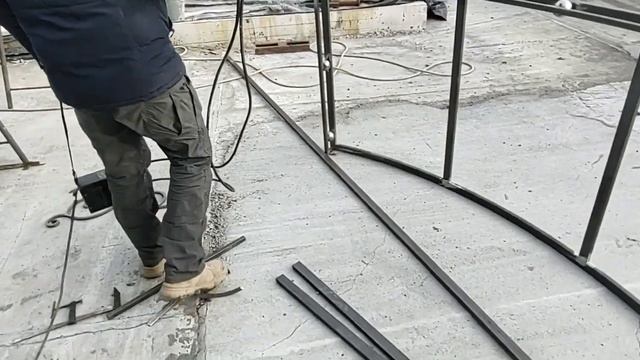 Металлический козырек над крыльцом