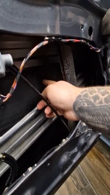 BMW 6. По автомобилю есть нюанс #bmw6 #авто #шумоизоляция #а?