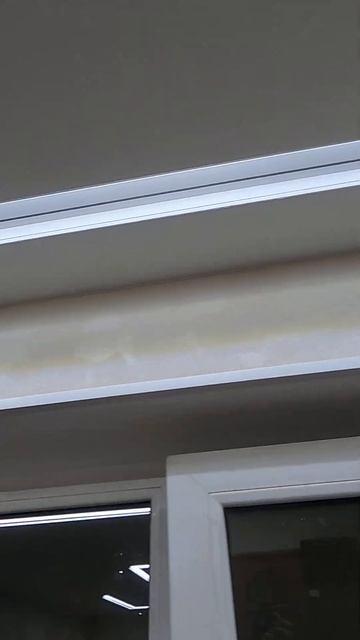 Натяжной потолок с световыми линиями которые меняют я