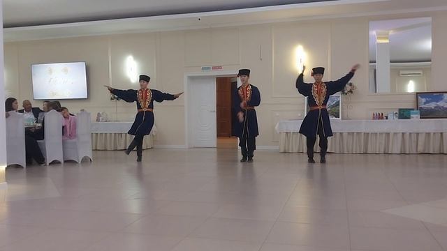 Танцы Калмыкии. Народный ансамбль "Байр". Яшкуль смотреть онлайн