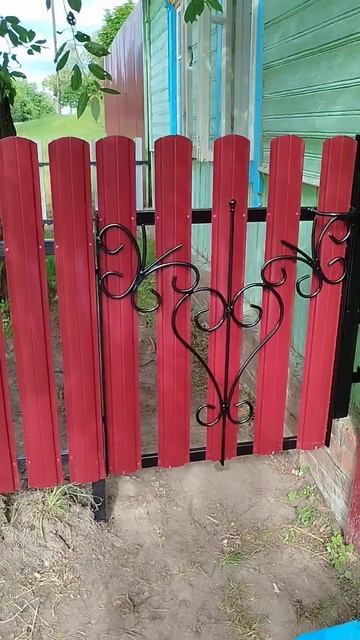 Работа с евроштакетником, плюс холодная ковка.