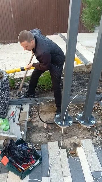 Демонтаж тротуарной плитки бесплатно shorts #shorts смотреть онлайн