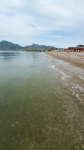 Пляж в Коктебеле сейчас. Коктебель 2025 в Крыму. Море в Крыму #коктебель #моревкрыму #пляжкоктебель смотреть онлайн