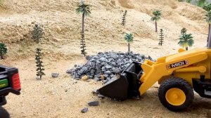 Экскаватор спасает грузовик под водой | История поиска трактора, автобетоносмесителя