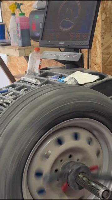 Шиномонтаж в ШИНА-РЕЗИНА на Пескова 17н #шиномонтаж #autom смотреть онлайн