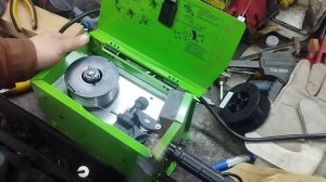 как поменять проволоку на полуавтомате