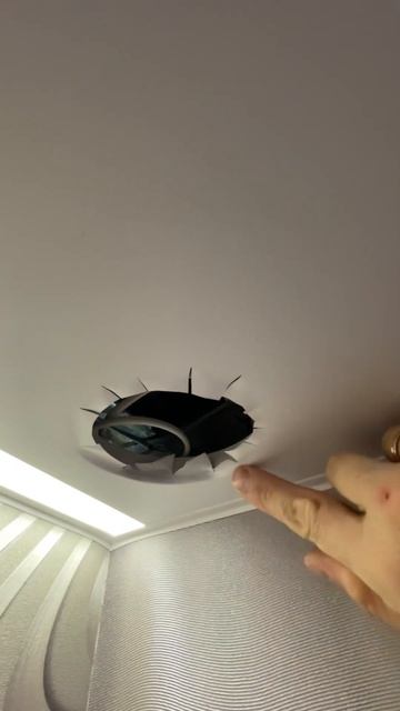 Магнитный лючок в натяжной потолк #лайфхак #пвх