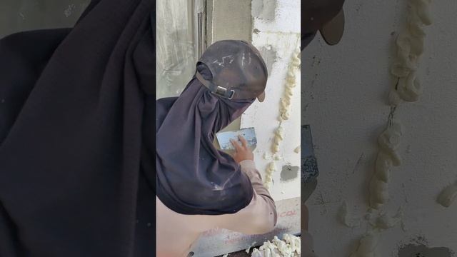 Обучаю рабочих заказчика устанавливать уголок с сетк? смотреть онлайн