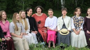 Всё бы я по горенке ходила