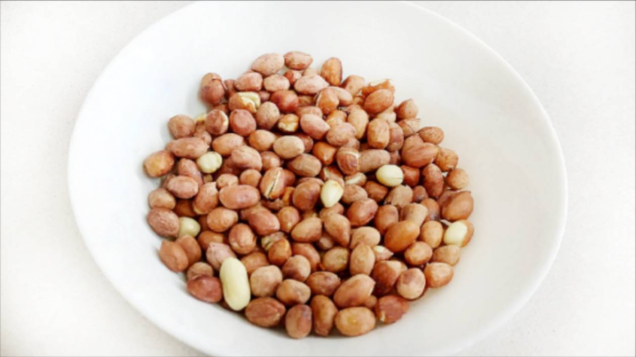 Как правильно пожарить АРАХИС на СКОВОРОДЕ! Вкусные ОРЕШКИ! смотреть онлайн