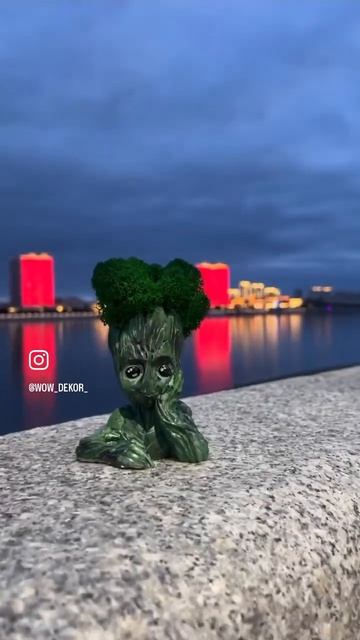 Герой Марвел. Грут из гипса. Ручная работа. Ручная росп