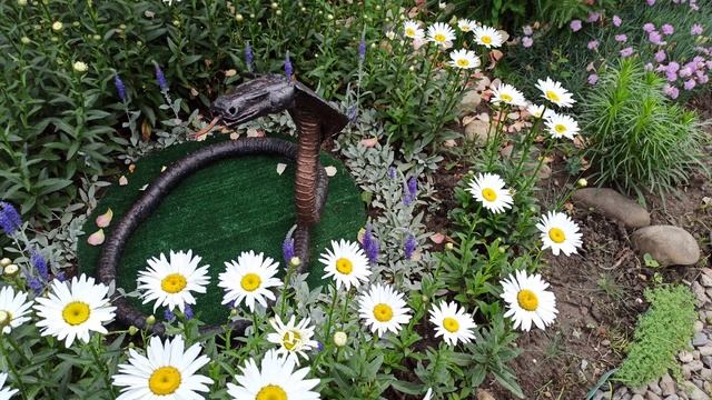 Как декорирую канализационный люк. смотреть онлайн