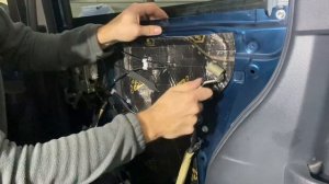 Шумоизоляция сдвижных дверей! Toyota Tank. Как снять дверну