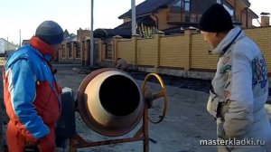 Замес раствора для кладки в мороз