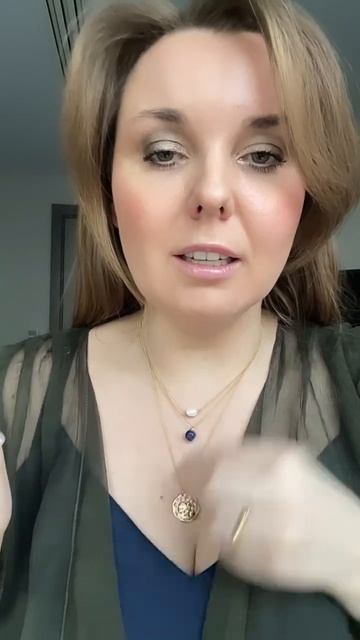 Золотая цепь с синим шариком смотреть онлайн