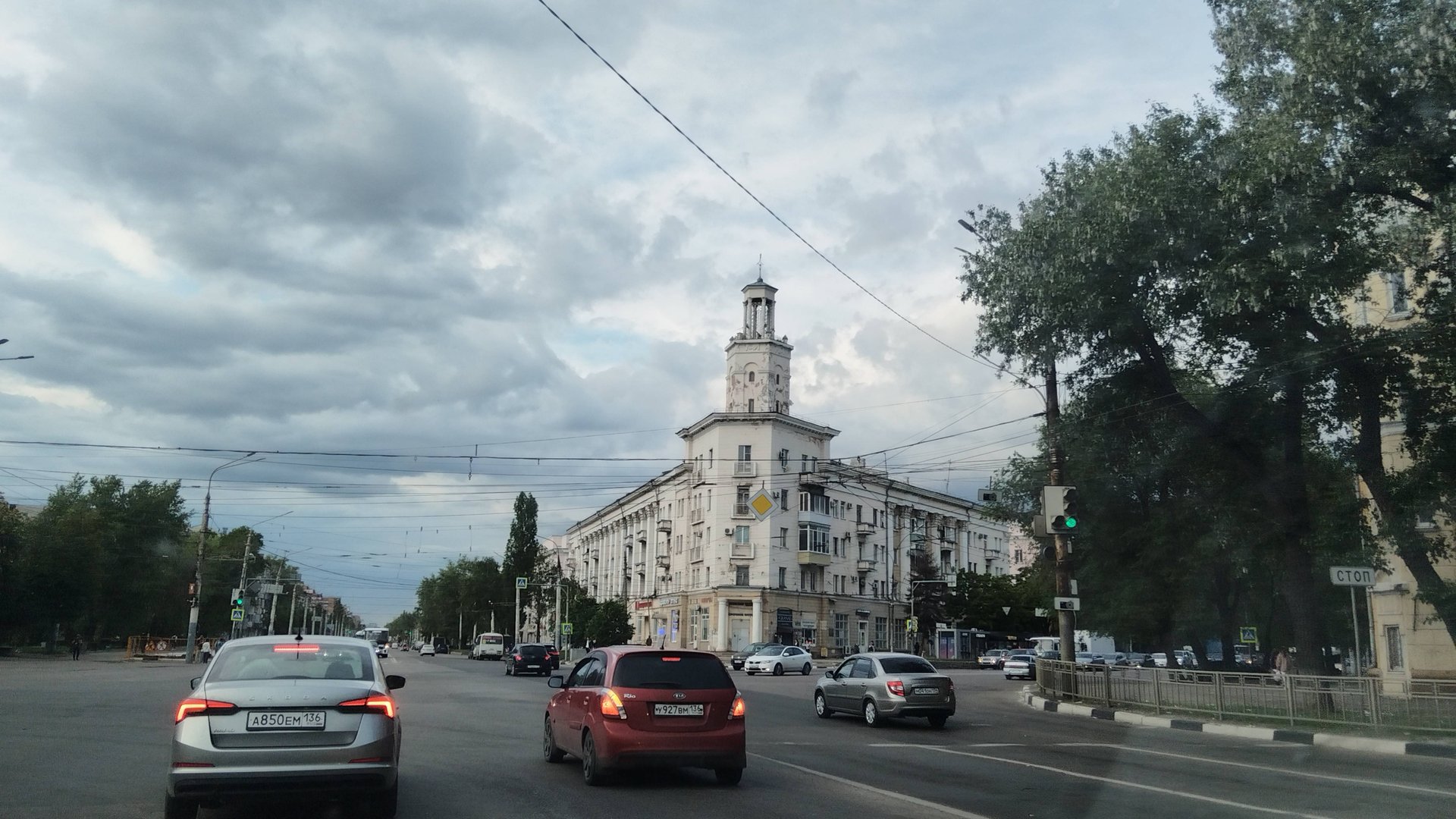 Езда на автомобиле по улицам Воронежа. Путешествие из Нальчика в Курск. Май 2025 года смотреть онлайн