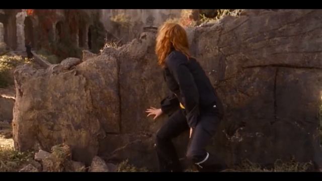 Фильм Ангелы Чарли 2000. Ангелы пробираются в замок. Отрывок из фильма смотреть онлайн