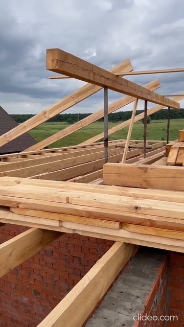 Начали собирать средние и коньковые прогоны #woodworking #roo смотреть онлайн