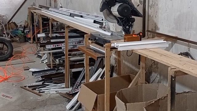 Сборка оконной рамы из алюминиевых профилей