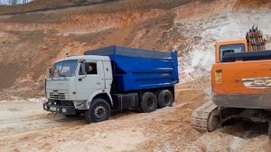 погрузка песка в камаз