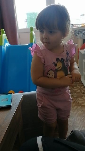 Kira.V пытается повторить движения из PABG смотреть онлайн