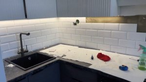Укладка фартука из плитки. Как сделать самим легко и п?