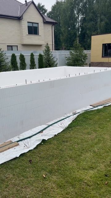 Бассейн из несъемной опалубки #загородныйдом #стройка смотреть онлайн