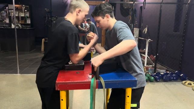 ШОУ ЦАРЬ ГОРЫ 2. Армрестлинг смотреть онлайн