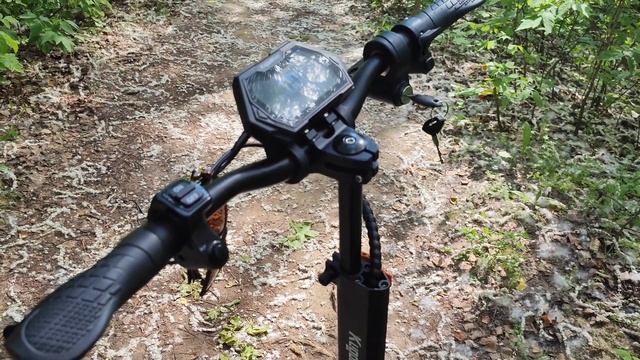 На новом электросамокате Kugoo Kirin M5 Pro миниатюрный бардачок. Максимальная скорость на 2- 3 🛴🚀 смотреть онлайн