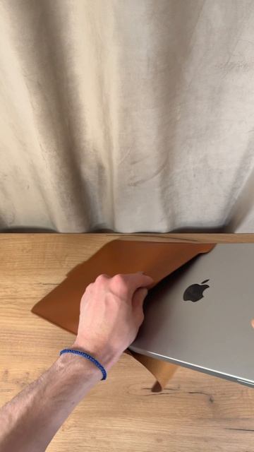 Главный аксессуар для MacBook смотреть онлайн