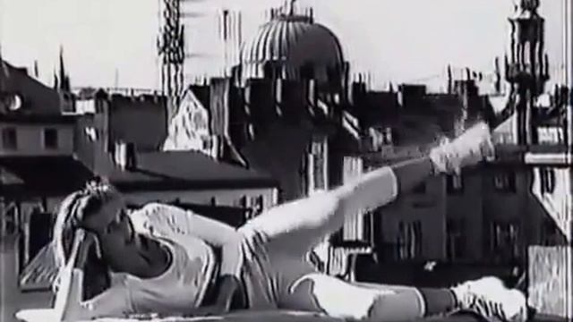 Фитнес с Клаудией Шиффер Claudia Schiffer Ноги