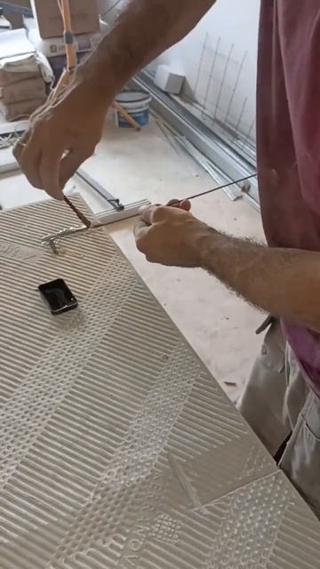 Монтаж плиты над проёмом #керамогранит #плитка #tiles