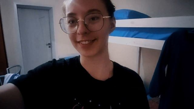 ... и не пожалела! Гуляю одна в другом городе, пока друзь смотреть онлайн