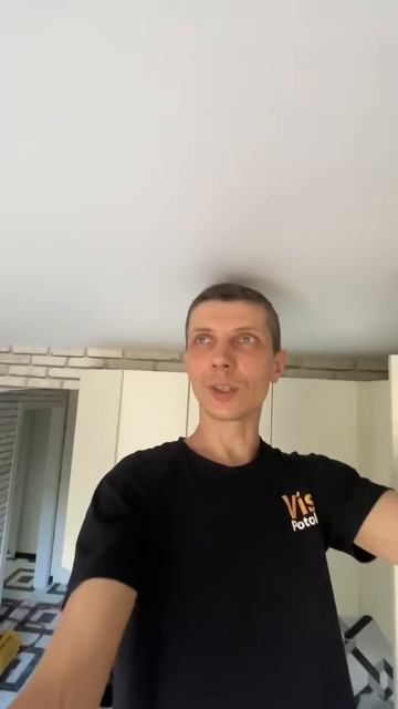 КОСЯЧИМ! НАТЯЖНОЙ ПОТОЛОК! #shorts #натяжнойпотолок #про? смотреть онлайн