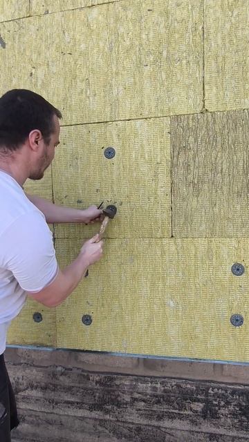 Как правильно забить дюбель гвоздь в утеплитель смотреть онлайн