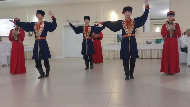 Танцы Калмыкии. Народный ансамбль "Байр". Яшкуль смотреть онлайн
